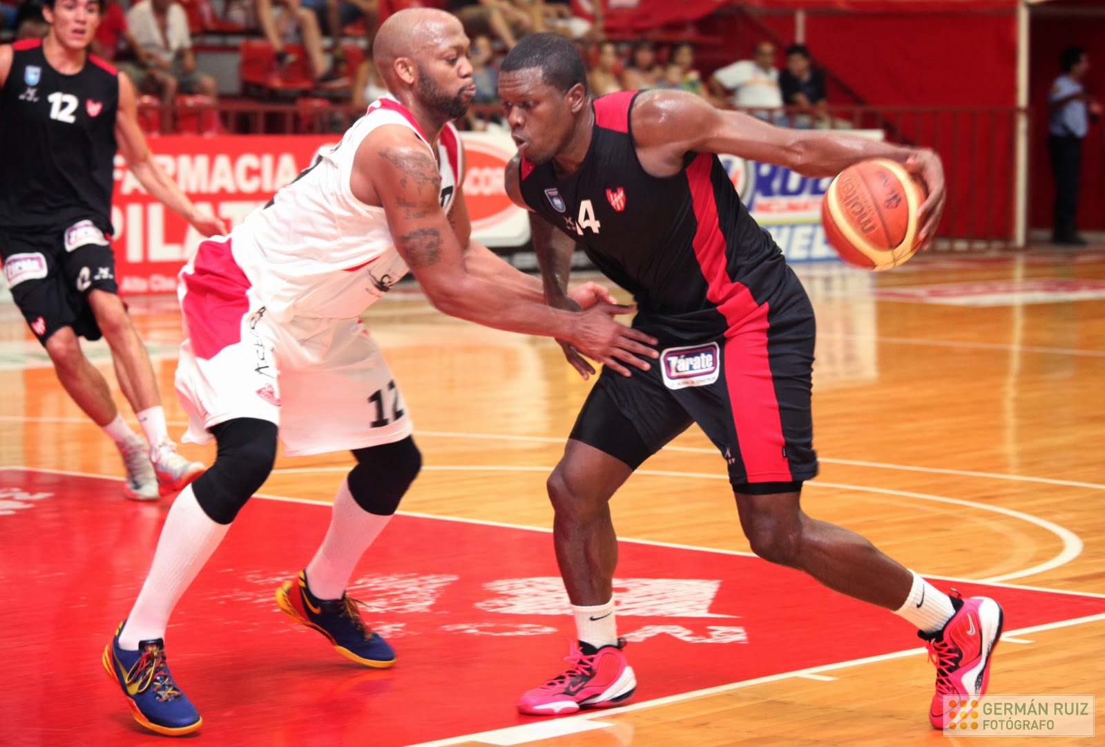 TIEMPO SUPLEMENTARIO San Isidro sigue volando alto; Barrio Parque